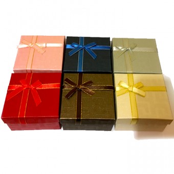 Подарочная коробка для часов с подушечкой - 6 цветов (9/9/6см)