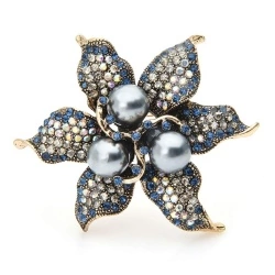 Брошь Цветок с бусинами