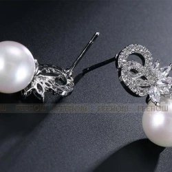 Серьги гвоздики с жемчугом Мерли