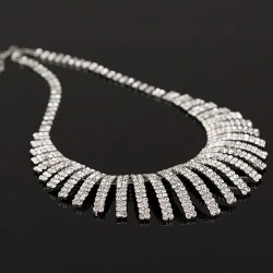 Набір прикрас Стефані: кольє та сережки