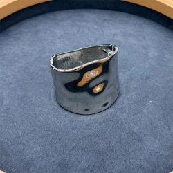 Широкий металлический женский браслет изгибы серебристый блестящий lan-3028