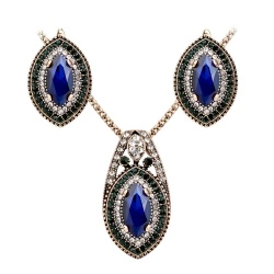 Набір прикрас Айбіге: кулон, сережки