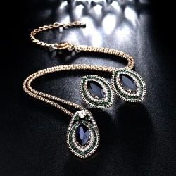 Набір прикрас Айбіге: кулон, сережки