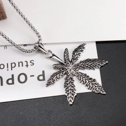 Кулон Конопля