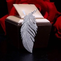 Брошь кристальное перо