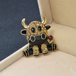 Брош Бик. Символ 2021 Нового Року