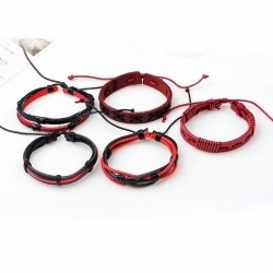 Кожаный набор браслетов – красный с черным из 5 штук