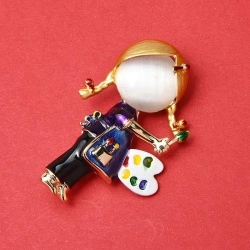 Брошь девушка художник