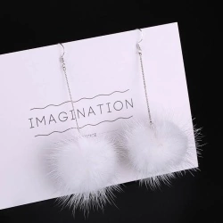 Серьги гвоздики Меховые шарики