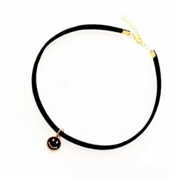 Замшевый чокер чёрного цвета с кулоном смайл lan-303