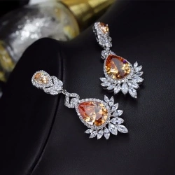 Вечерние серьги с камнями Королевский блеск