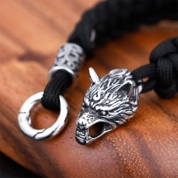 Паракордовий браслет з Вовком