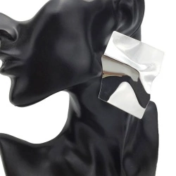 Сережки з м'ятим ефектом