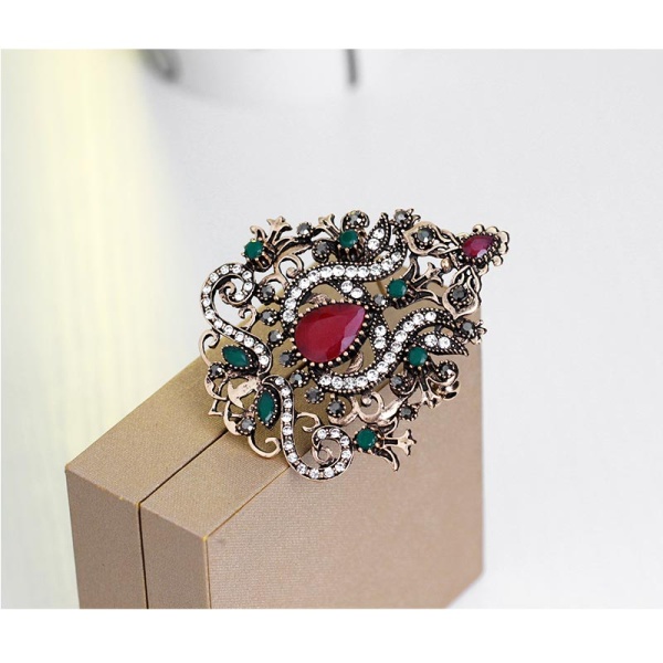 Брошка Чудовий вік