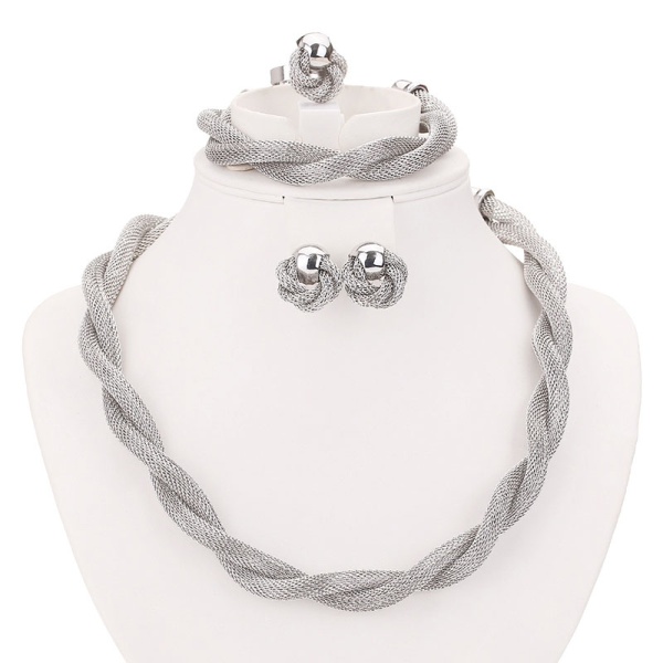 Набір прикрас: кольє, кулон, сережки, браслет.