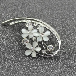 Брошь три цветка