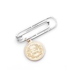 Брошка скріпка з монеткою