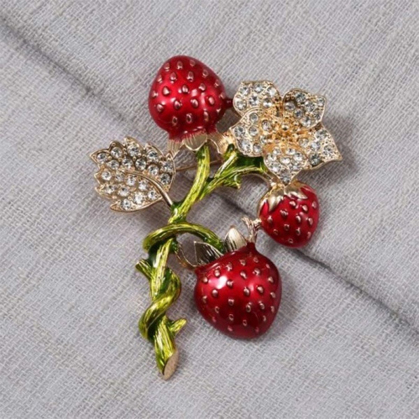 Брошка гроно полуниці