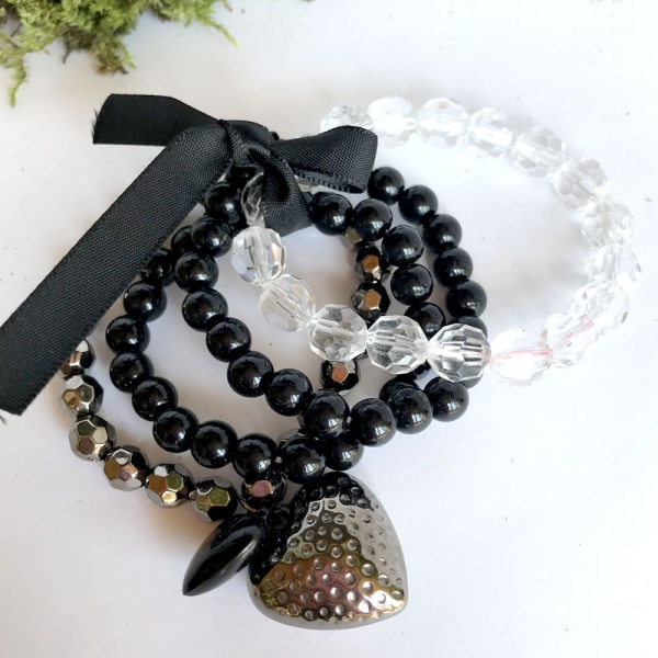 Набор браслетов на резинке - Сердце чёрного цвета (4 штуки)