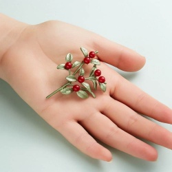 Брошь с красными ягодами lan-2908