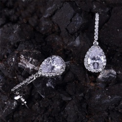 Серьги подвески с фианитами Капля