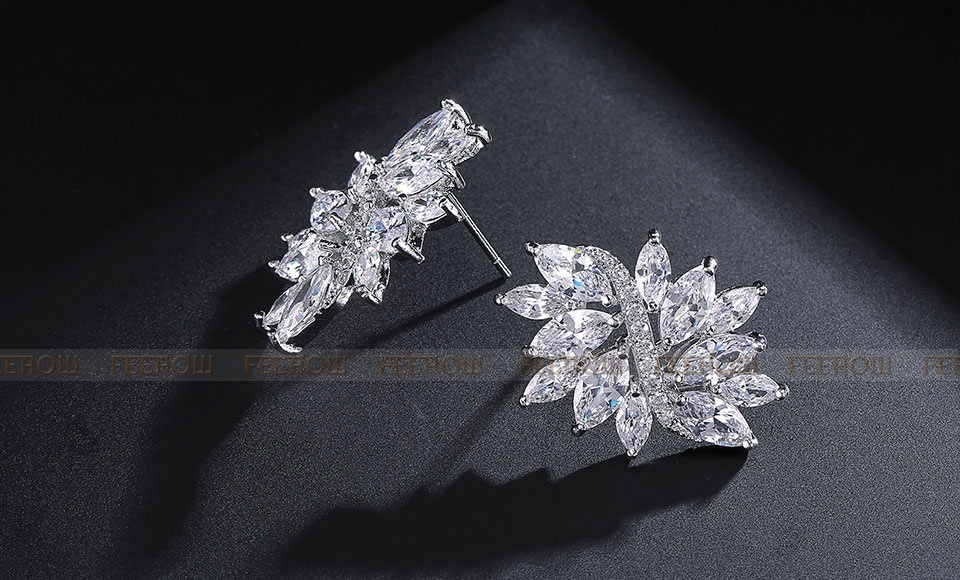 Серьги гвоздики с фианитами Даниэль