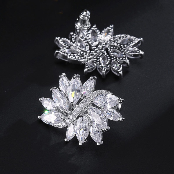 Серьги гвоздики с фианитами Даниэль