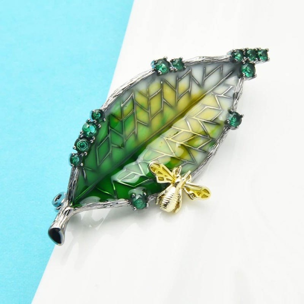 Брошь Листок с пчелой Элит