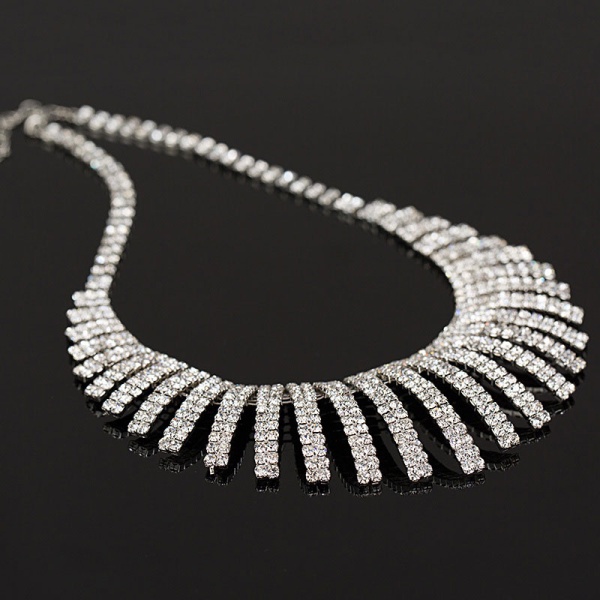 Набор украшений Стефани: колье и  серьги