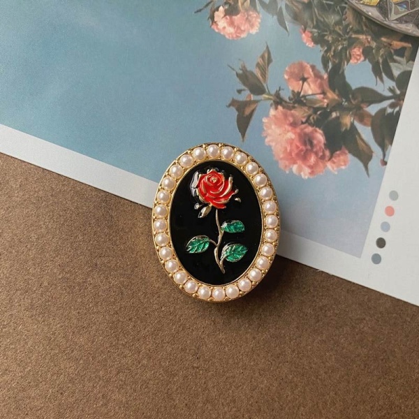 Брошь овальная Роза