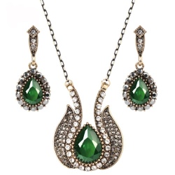 Набір прикрас Еже: кулон і сережки