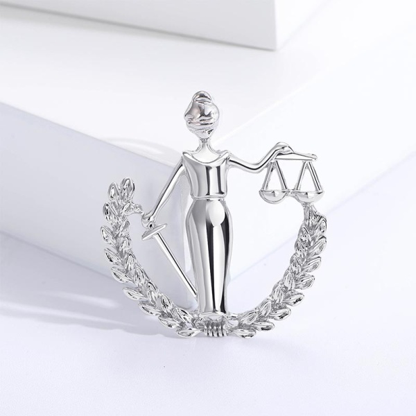 Брошка богиня правосуддя Феміда срібляста lan-3022