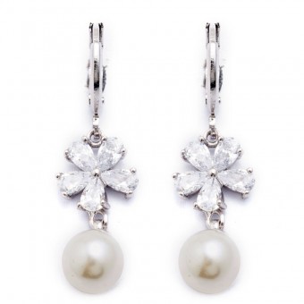 Сережки з перлами Квіточка сріблястого кольору