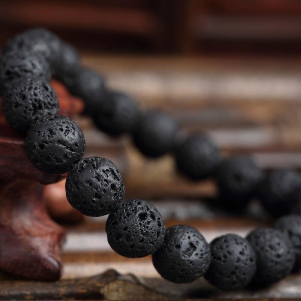 Браслет із вулканічного лавового каменю