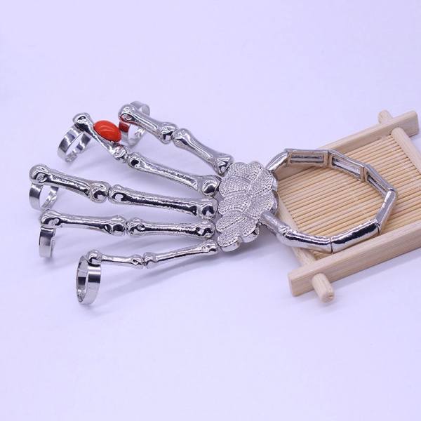 Браслет женский на резинке Кисть скелет