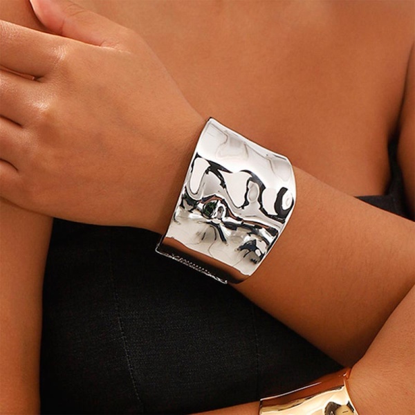 Широкий металевий браслет жіночий вигини сріблястий блискучий lan-3028