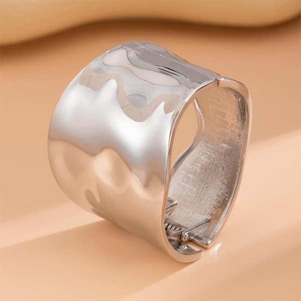 Широкий металевий браслет жіночий вигини сріблястий блискучий lan-3028