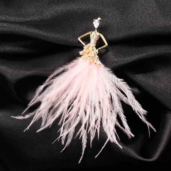 Брошка дівчина в сукні з пір'я lan-2729