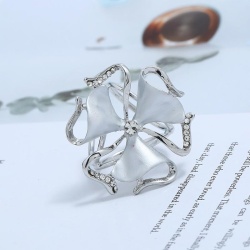 Брошь для шарфа Цветочный завиток