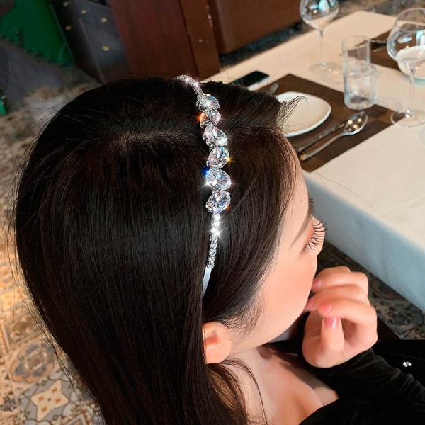 Обруч на голову з овальними кристалами lan-2832