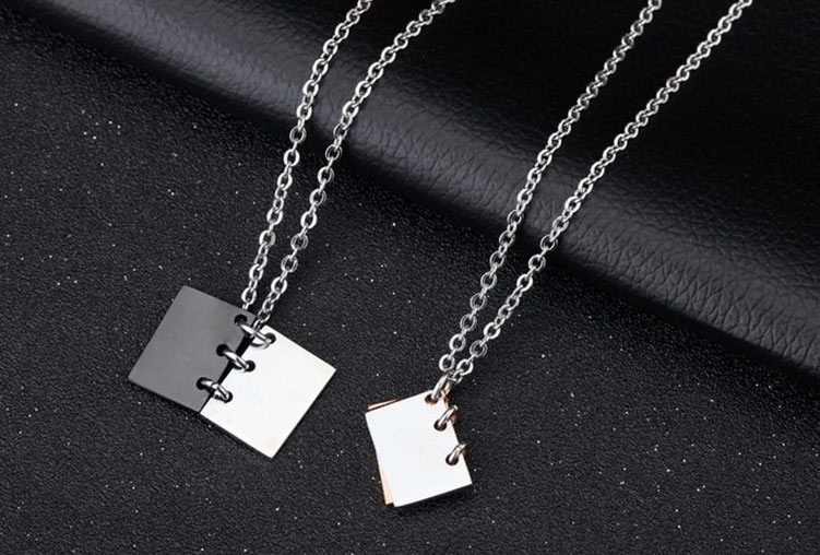 Парный кулон для влюбленный из стали Книга