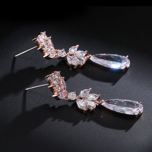 Серьги Адриана с кристаллами циркона