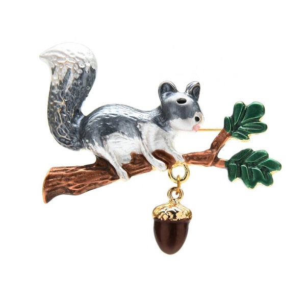 Брошь Белка на ветке