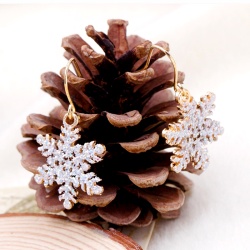 Серьги подвески Снежинка золотистого цвета