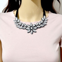 Колье Кристальное с атласной лентой