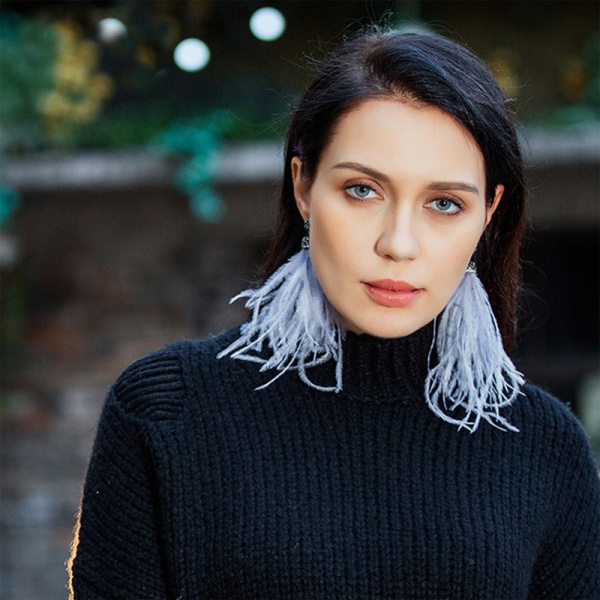 Сережки пензлика Повітряні з пірʼям