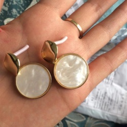 Сережки з перламутром.