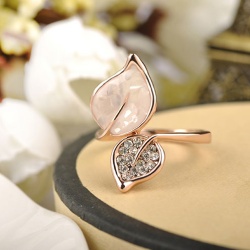 Кольцо Листочки с перламутром