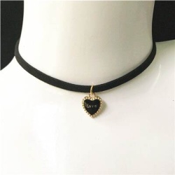 Замшевий чокер з підвіскою кулоном Серце Love