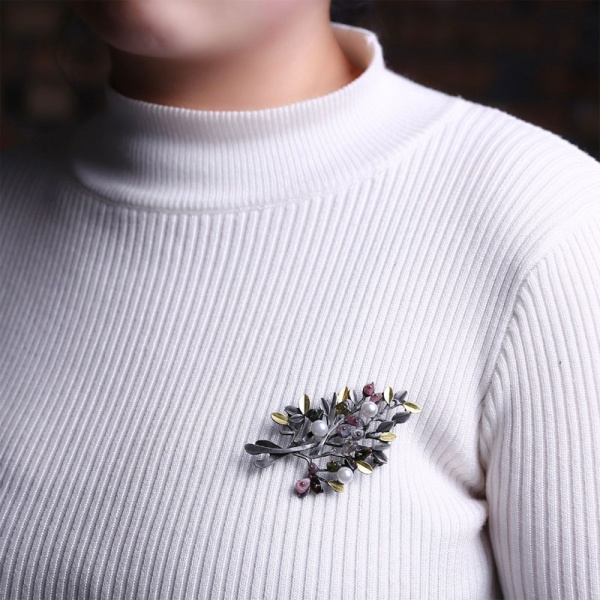 Брошка з натуральним камінням Гілочка